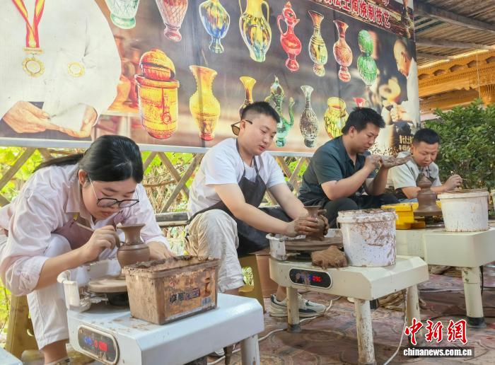 
北京大学第六医院黄牛代挂号电话票贩子号贩子网上预约挂号,住院检查加快,（砥砺奋进七十载 天山南北谱华章）天山南北“特色村”绘就新疆乡村振兴新图景