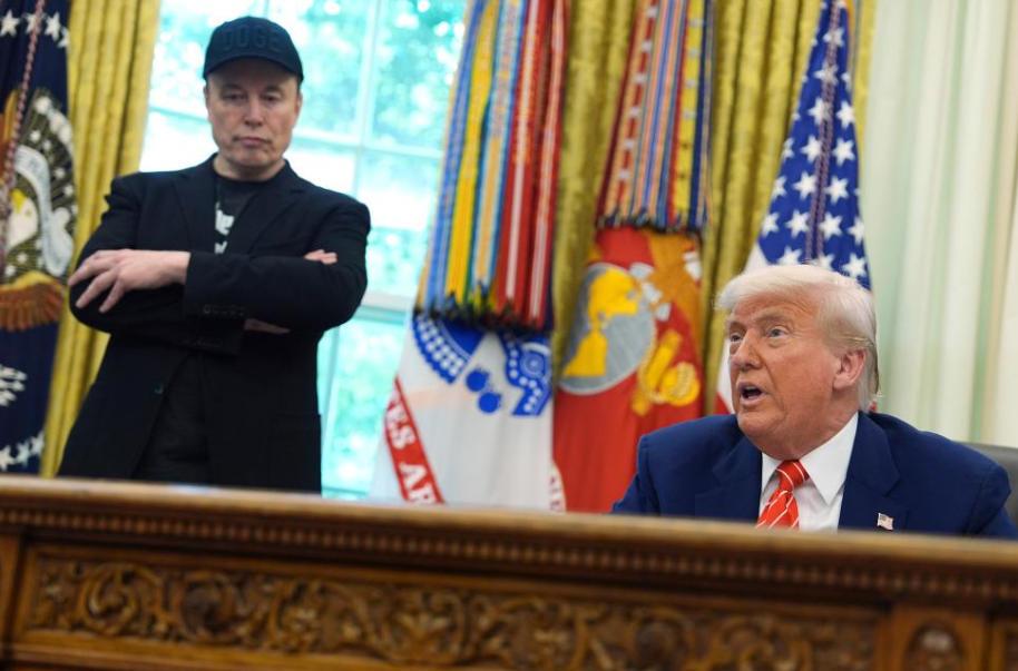 △5月30日，马斯克与美国总统特朗普在白宫记者会上。当天，特朗普为马斯克离任“政府效率部”举行欢送仪式。