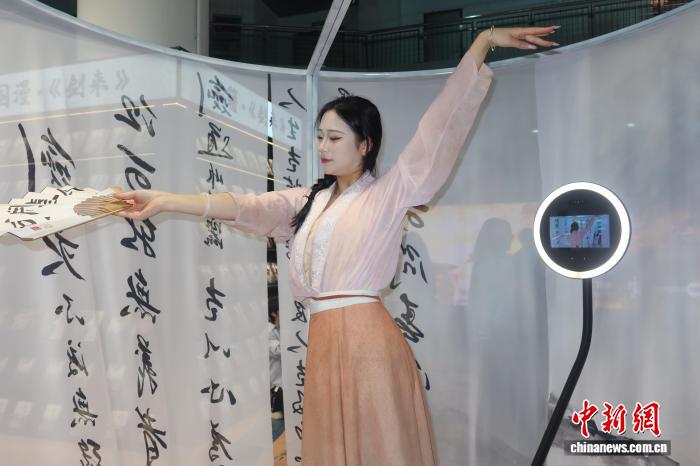 
南京中科研究所黄牛代挂号电话票贩子号贩子网上预约挂号,住院检查加快,文化观察：为什么外国人对中国网文越来越“上头”？
