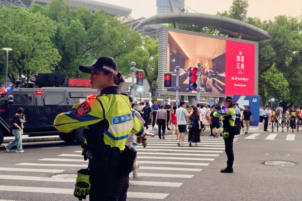 
广州中山一院黄牛代挂号电话票贩子号贩子网上预约挂号,住院检查加快,为续写两大奇迹新篇章贡献力量——写在第六个中国人民警察节到来之际