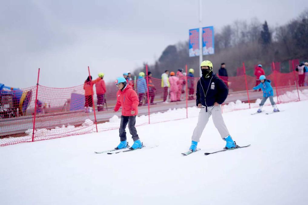 
浙江医院黄牛代挂号电话票贩子号贩子网上预约挂号,住院检查加快,追光｜新年伊始，南方人把雪滑出了火锅味