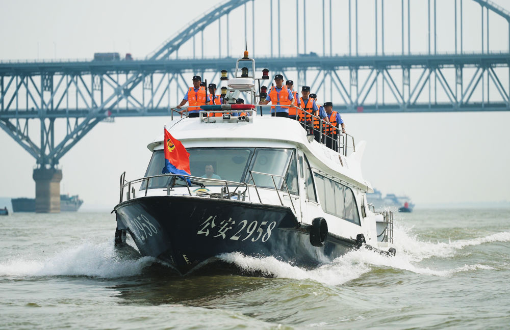 
广州中山一院黄牛代挂号电话票贩子号贩子网上预约挂号,住院检查加快,为续写两大奇迹新篇章贡献力量——写在第六个中国人民警察节到来之际