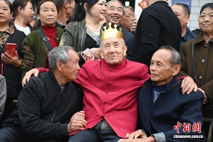 
广州中山眼科医院黄牛代挂号电话票贩子号贩子网上预约挂号,住院检查加快,东西问丨薛仁明：面朝“家”的方向，才能“春暖花开”