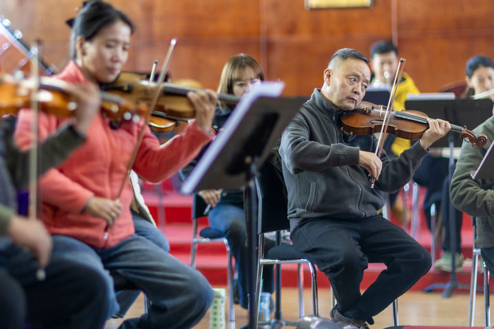 
广东省人民医院黄牛代挂号电话票贩子号贩子网上预约挂号,住院检查加快,穿越时空，聆听歌声中的新西藏