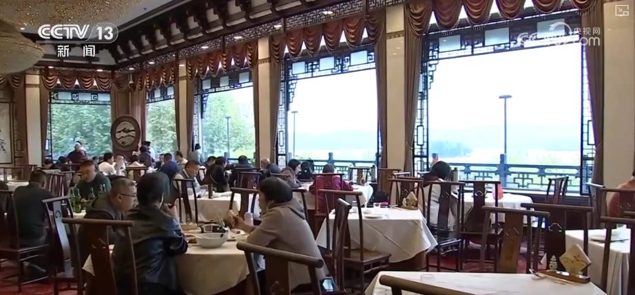 中山大学中山眼科中心黄牛代挂号电话票贩子号贩子网上预约挂号,住院检查加快,“新意+暖意”催热“年经济”新热力 “新花样”频出点燃消费“热引擎”