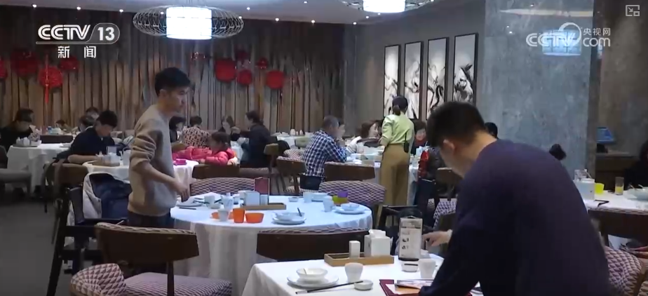 中山大学中山眼科中心黄牛代挂号电话票贩子号贩子网上预约挂号,住院检查加快,“新意+暖意”催热“年经济”新热力 “新花样”频出点燃消费“热引擎”