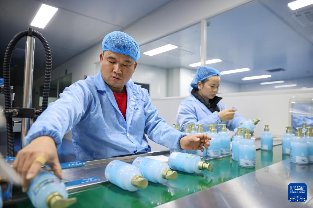 
首都医科大学附属儿童医院黄牛代挂号电话票贩子号贩子网上预约挂号,住院检查加快,赶制订单忙生产 力争新年“开门红”