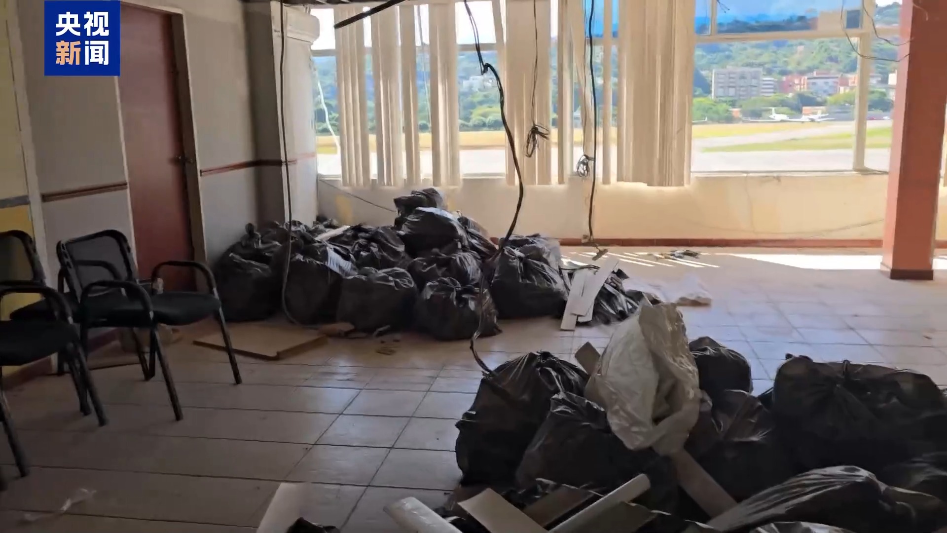 
八大处整形医院黄牛号贩子票贩子代网上预约代挂号电话总台现场直击丨委空军基地遭美袭击后 导弹碎片四散