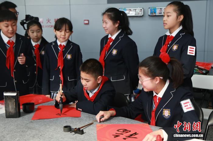 
上海肝胆外科医院黄牛号贩子票贩子代网上预约代挂号电话以诗为媒 两岸青少年同送新春祝福