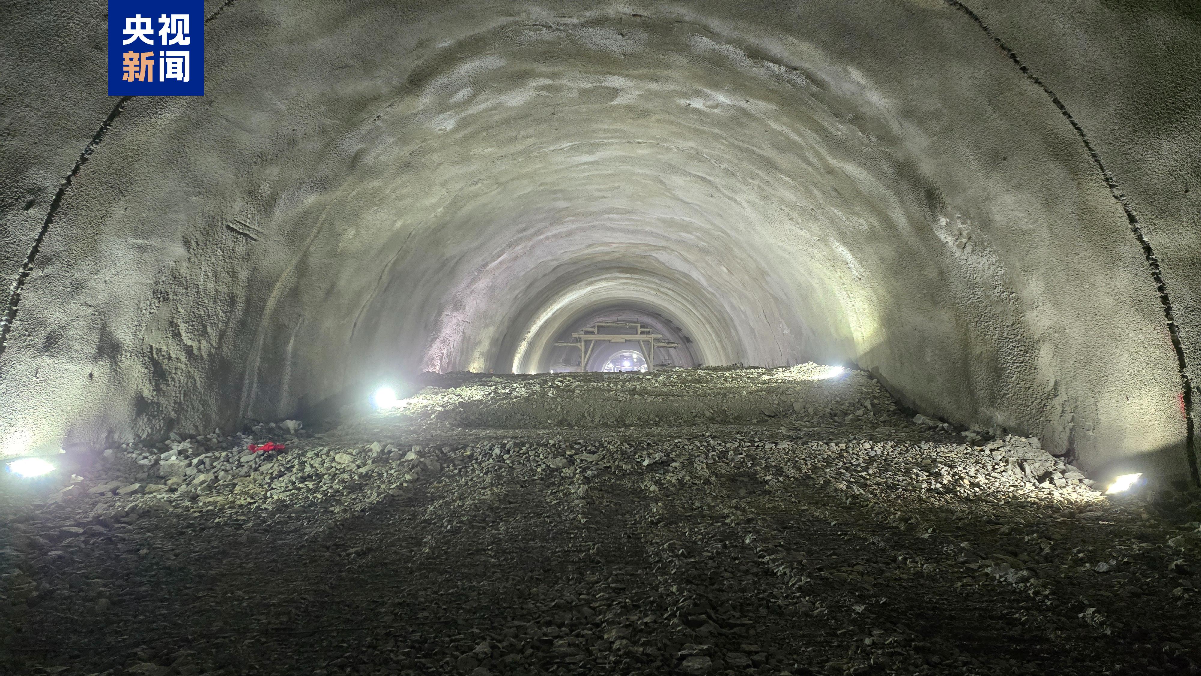 
上海儿科医院黄牛代挂号电话票贩子号贩子网上预约挂号,住院检查加快,雄忻高铁全线隧道实现全部贯通