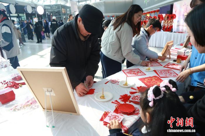 
上海肝胆外科医院黄牛号贩子票贩子代网上预约代挂号电话以诗为媒 两岸青少年同送新春祝福