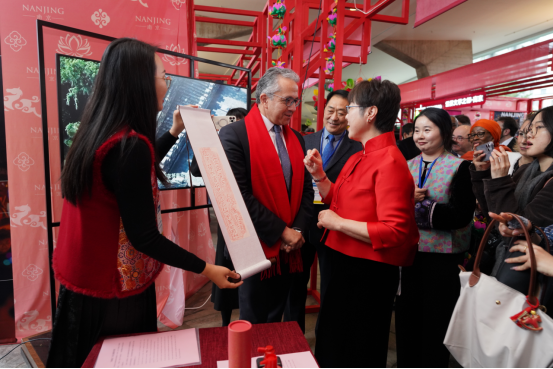 
北京安贞医院黄牛代挂号电话票贩子号贩子网上预约挂号,住院检查加快,热气腾腾的中国年 | 中国春节开启“世界时间”