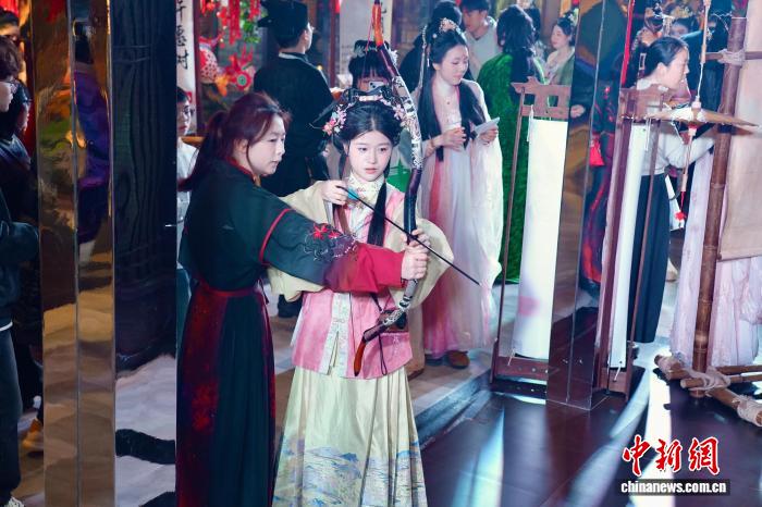 
首都医科大学附属阜外医院黄牛代挂号电话票贩子号贩子网上预约挂号,住院检查加快,（新春见闻）从用餐到“入戏” 沉浸式国风餐饮新春升温