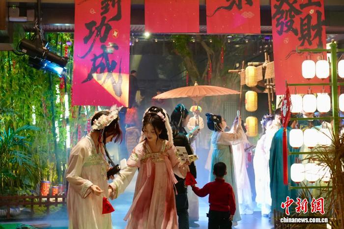 
首都医科大学附属阜外医院黄牛代挂号电话票贩子号贩子网上预约挂号,住院检查加快,（新春见闻）从用餐到“入戏” 沉浸式国风餐饮新春升温