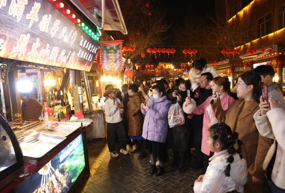 
中国人民解放军总医院黄牛代挂号电话票贩子号贩子网上预约挂号,住院检查加快,过年人潮已刷屏！新疆各地新年活动扎堆 满城都是人人人