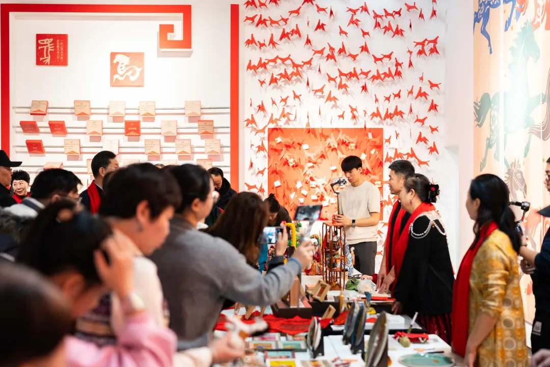 
中国人民解放军总医院黄牛代挂号电话票贩子号贩子网上预约挂号,住院检查加快,过年人潮已刷屏！新疆各地新年活动扎堆 满城都是人人人