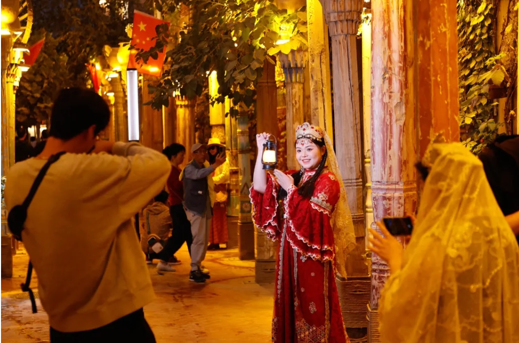 
中国人民解放军总医院黄牛代挂号电话票贩子号贩子网上预约挂号,住院检查加快,过年人潮已刷屏！新疆各地新年活动扎堆 满城都是人人人