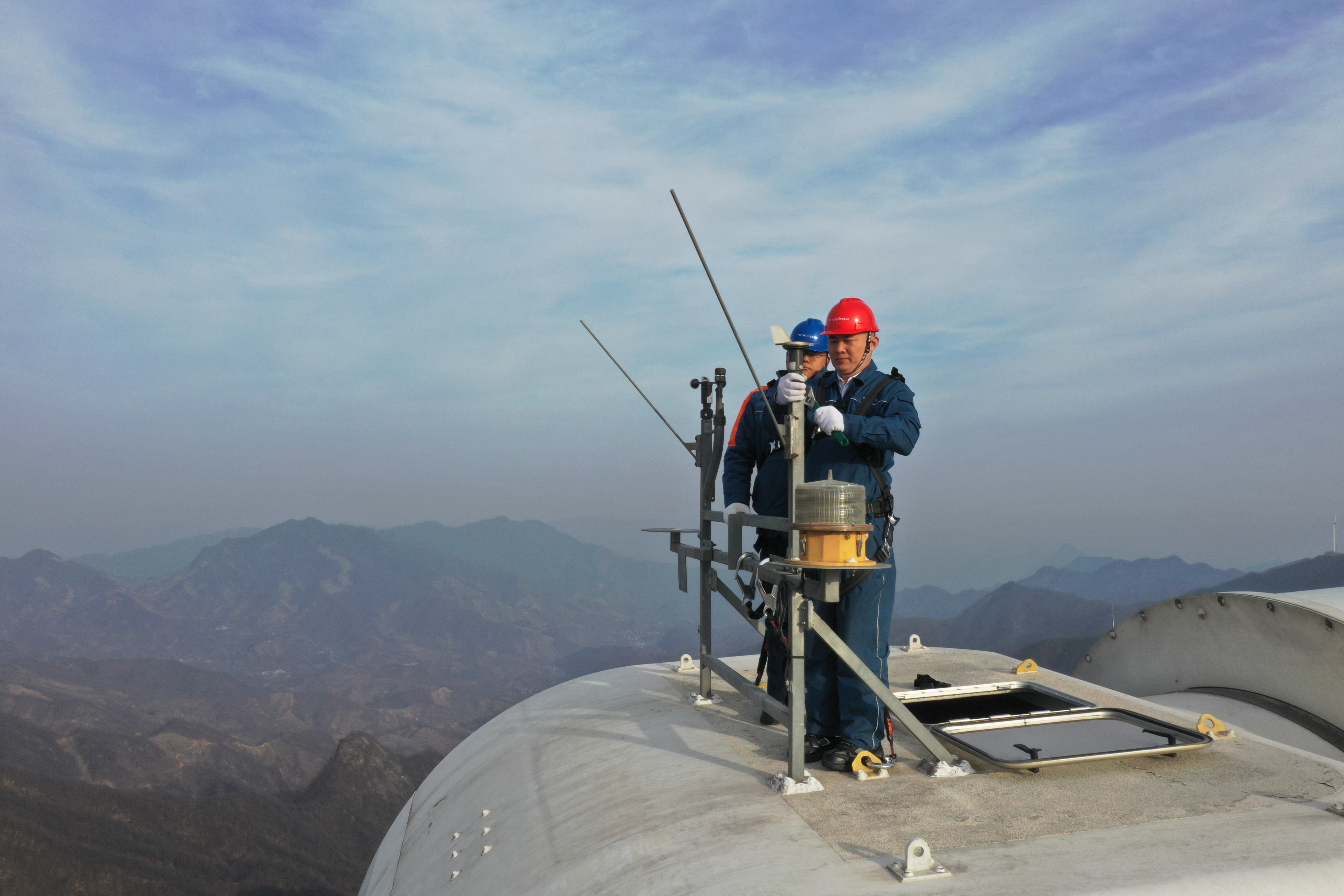 
东部战区总医院黄牛代挂号电话票贩子号贩子网上预约挂号,住院检查加快,百米高空的守岁人丨新春走基层