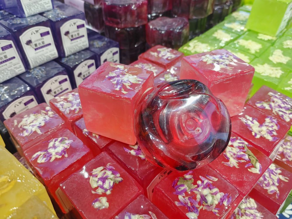 
北京协和医院黄牛代挂号电话票贩子号贩子网上预约挂号,住院检查加快,“云花”寄春来 “颜值”变“产值”