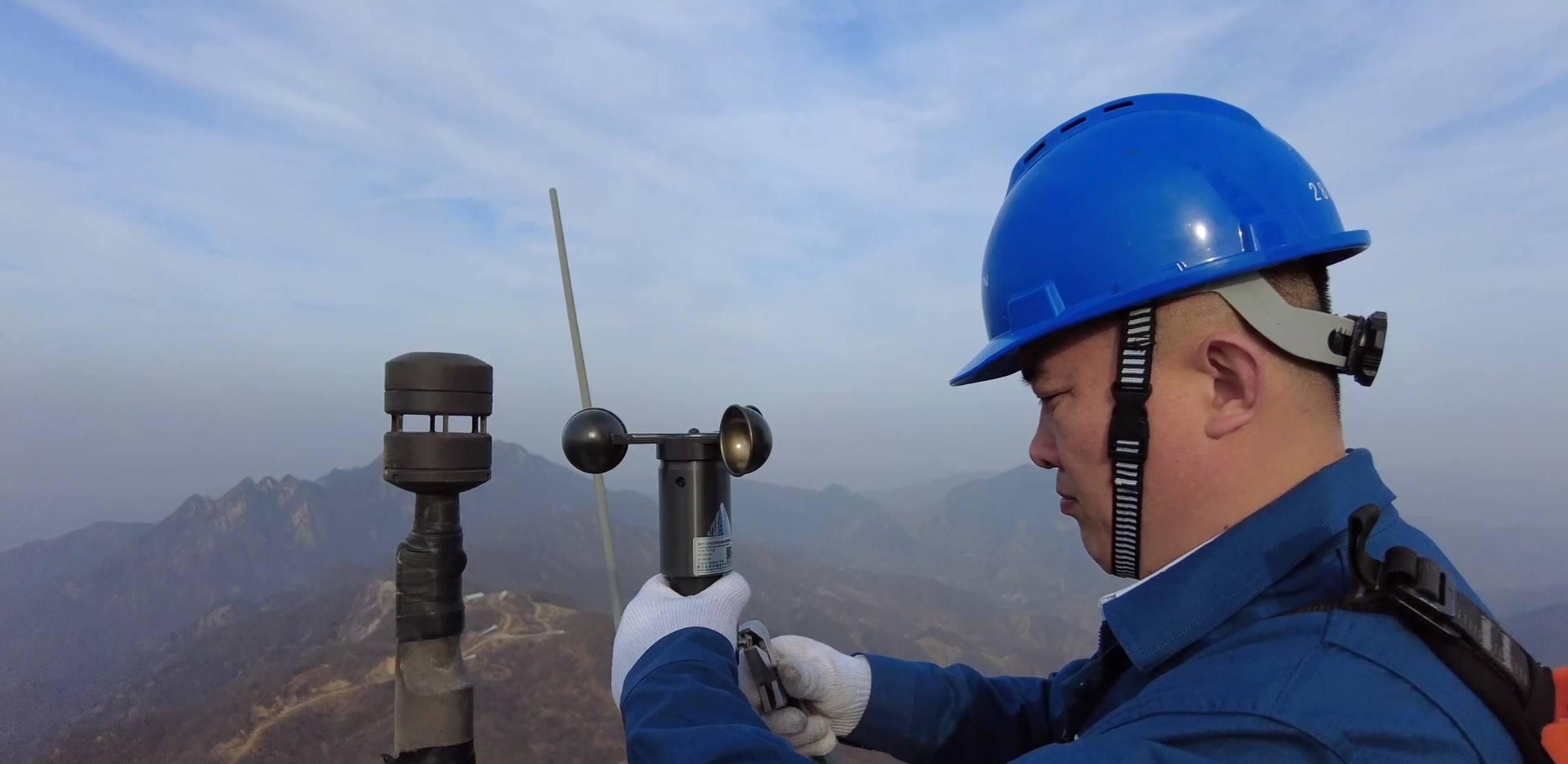 
东部战区总医院黄牛代挂号电话票贩子号贩子网上预约挂号,住院检查加快,百米高空的守岁人丨新春走基层