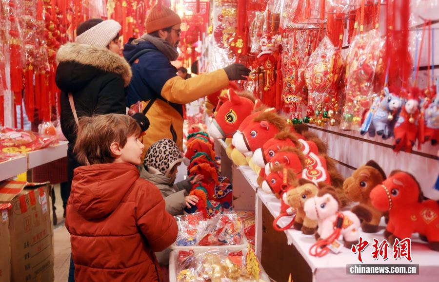 
上海儿科医院黄牛代挂号电话票贩子号贩子网上预约挂号,住院检查加快,东西问丨梦想“成为中国人”的老外来过春节了？