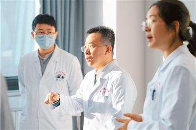 
天津各大医院黄牛代挂号电话票贩子号贩子网上预约挂号,住院检查加快,刘争：要让每个患者都能顺畅呼吸（中华名医）