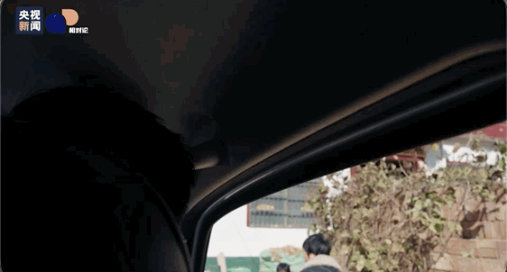 
北京协和医院黄牛代挂号电话票贩子号贩子网上预约挂号,住院检查加快,跟着全镇唯一的“跑腿”，走进村里老人的家丨相对论·新春走基层