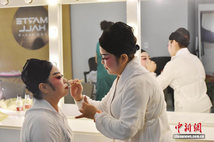 
长春吉大一院黄牛代挂号电话票贩子号贩子网上预约挂号,住院检查加快,巴西越剧姐妹花：乡音起青田 戏韵越山海