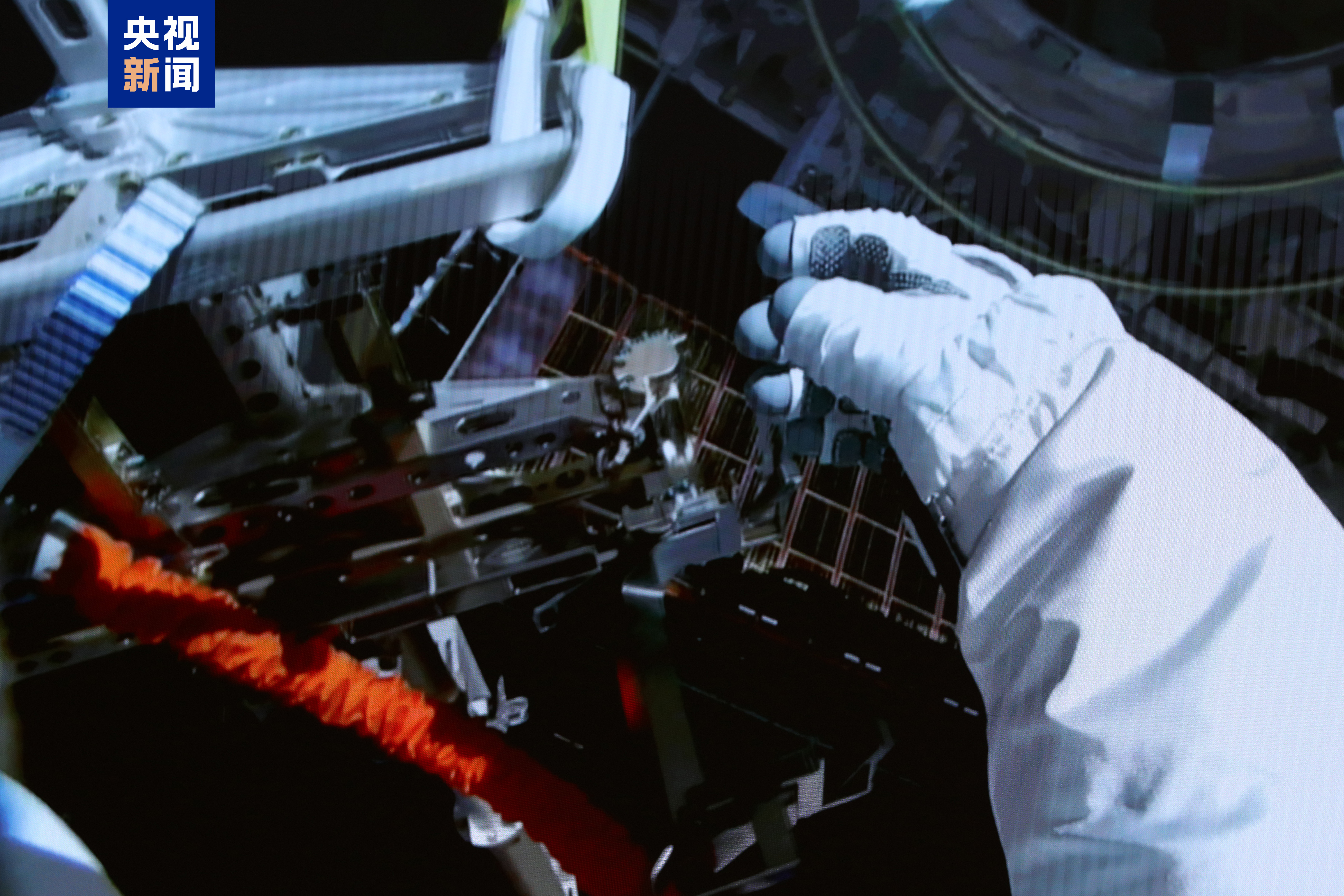 
天津肿瘤医院黄牛代挂号电话票贩子号贩子网上预约挂号,住院检查加快,神舟二十一号航天员乘组圆满完成第二次出舱活动