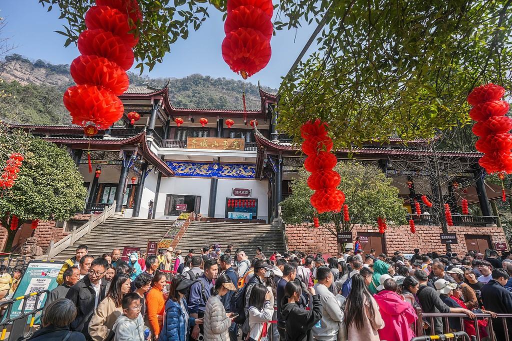 
中国中医科学院西苑黄牛代挂号电话票贩子号贩子网上预约挂号,住院检查加快,中国经济信心说丨前两月经济起步有力彰显三大亮点