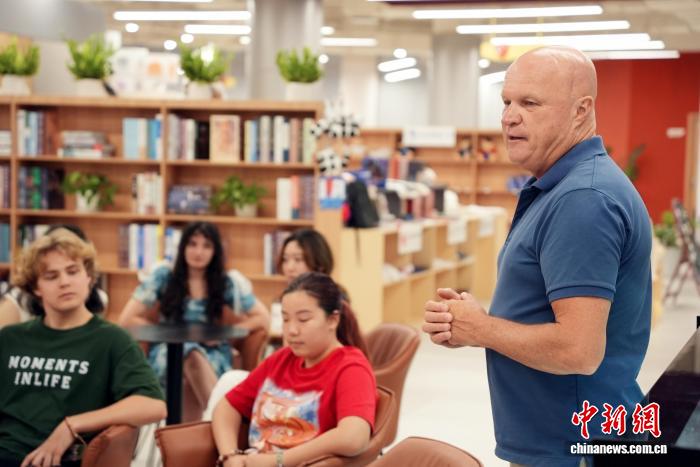 
北京世纪坛医院黄牛代挂号电话票贩子号贩子网上预约挂号,住院检查加快,从求学者到“架桥人”：澳大利亚人“老外大头”心归海南