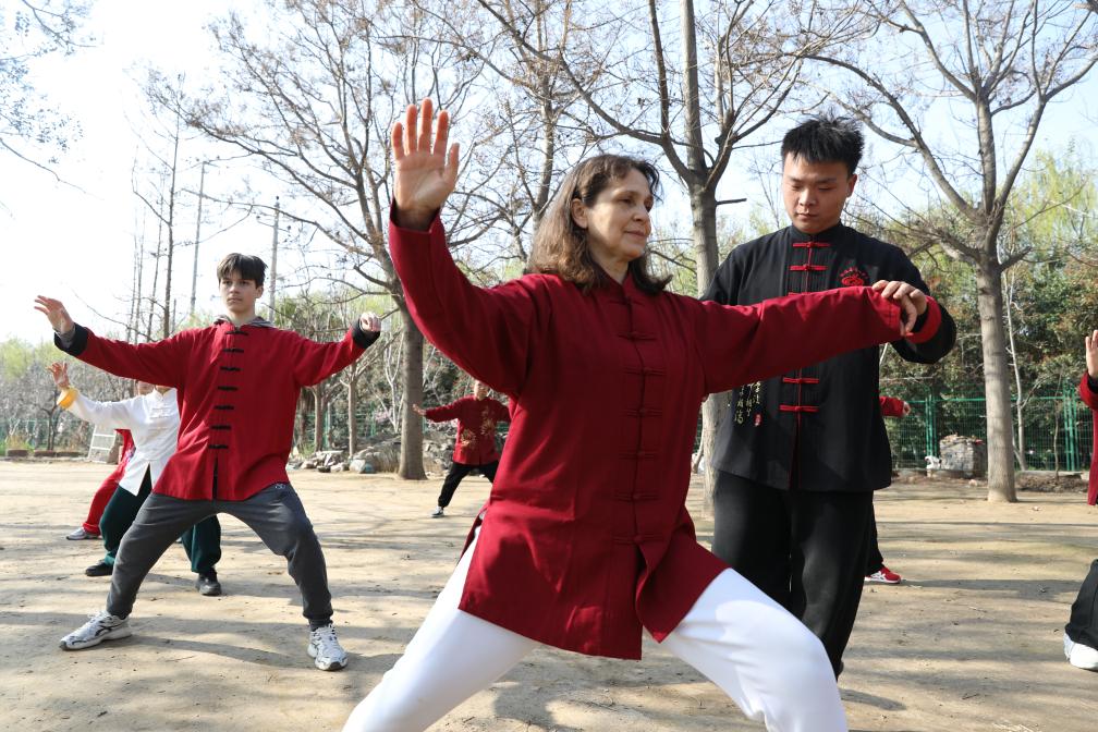 
上海眼耳鼻喉科医院黄牛代挂号电话票贩子号贩子网上预约挂号,住院检查加快,追光｜太极拳——朴素的动作搭建起文明交流的桥梁