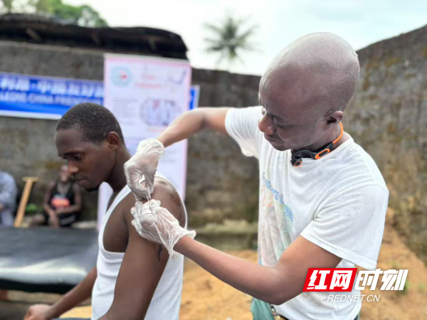 
南京各大医院黄牛代挂号电话票贩子号贩子网上预约挂号,住院检查加快,银针为媒，他在非洲播撒中医药的种子——记中国（湖南）第26批援塞拉利昂医疗队队员郭建军