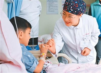 
广州中医药大学一附医院黄牛代挂号电话票贩子号贩子网上预约挂号,住院检查加快,跨越万里 重获“心”生（“一带一路”话健康）