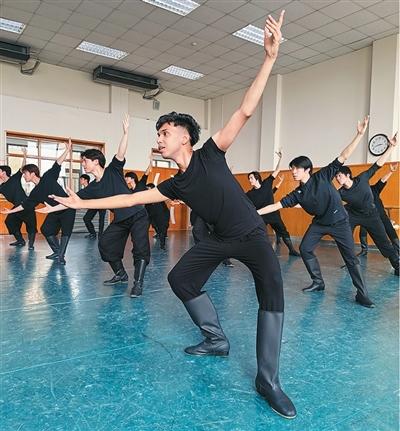 
首都医科大学附属北京中医院黄牛代挂号电话票贩子号贩子网上预约挂号,住院检查加快,当外国人跳起中国舞（体验“中国味儿”）