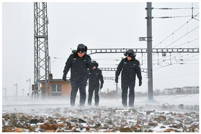 
江苏省中医院黄牛代挂号电话票贩子号贩子网上预约挂号,住院检查加快,这里有群年轻的铁警