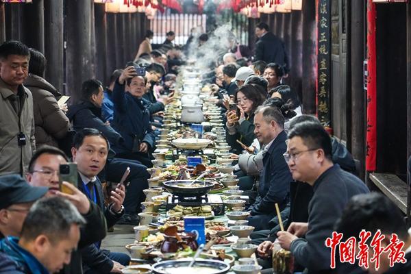 
重庆儿童医院黄牛代挂号电话票贩子号贩子网上预约挂号,住院检查加快,为2193座廊桥续写“人间烟火” | 文化中国行