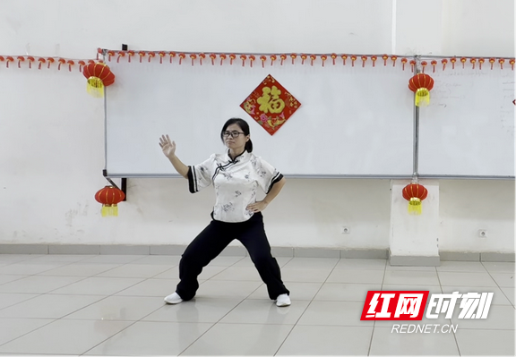 
浙江口腔医院黄牛代挂号电话票贩子号贩子网上预约挂号,住院检查加快,湖南高铁职院：葫芦丝遇上非洲鼓，红灯笼照亮几内亚校园