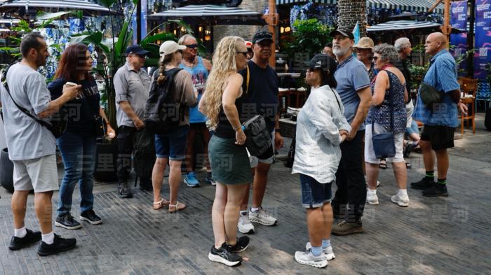 
广州各大医院黄牛代挂号电话票贩子号贩子网上预约挂号,住院检查加快,入境游火热彰显中国开放诚意与待客之道