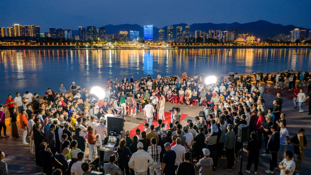 
首都医科大学附属北京同仁医院黄牛代挂号电话票贩子号贩子网上预约挂号,住院检查加快,两会·影像链接丨展望“十五五”：互联网“织”梦 新大众文艺舞新篇