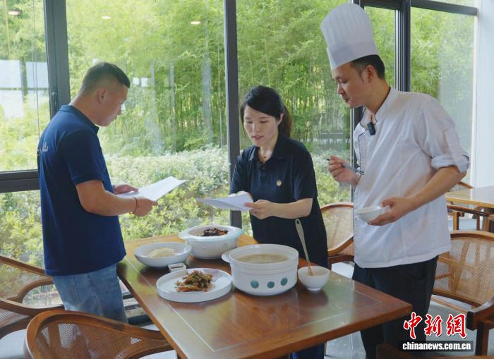 
北医三院黄牛代挂号电话票贩子号贩子网上预约挂号,住院检查加快,台湾姑娘在浙江：一叶径山茶，连起两岸绿水青山梦