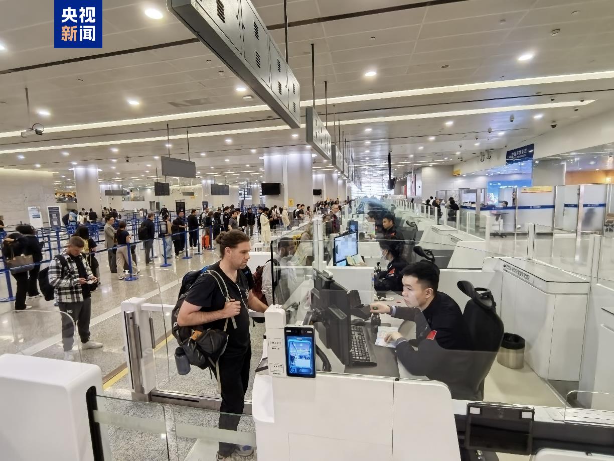 
包含北京大学第一医院黄牛代挂号电话票贩子号贩子网上预约挂号,住院检查加快,上海浦东国际机场口岸今年出入境人员突破1000万人次