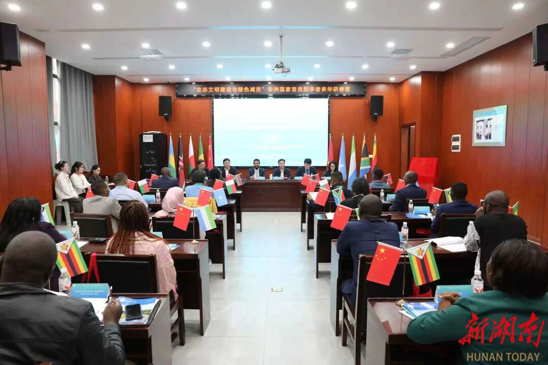 
首都医科大学附属口腔医院黄牛号贩子票贩子代网上预约代挂号电话20名非洲官员学者来湘潭大学研修