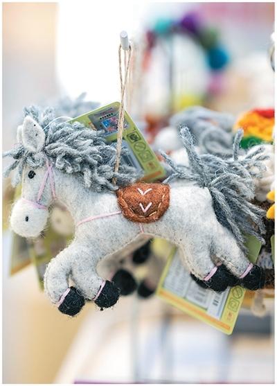 
南京各大医院黄牛代挂号电话票贩子号贩子网上预约挂号,住院检查加快,小包挂，何以成年轻人“心头好”？