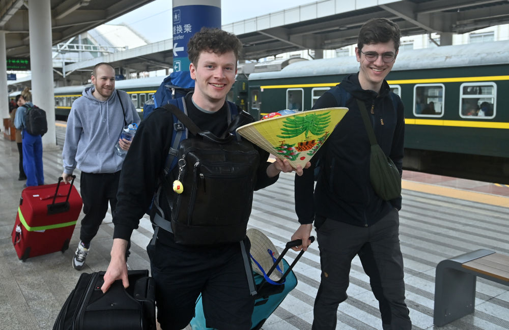 
南京市口腔医院黄牛代挂号电话票贩子号贩子网上预约挂号,住院检查加快,列车飞驰通山海 中越铁路架起友谊合作桥