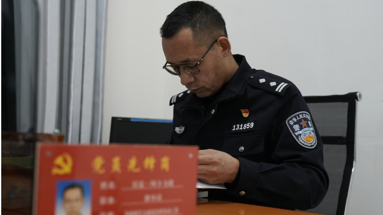 
南京各大医院黄牛代挂号电话票贩子号贩子网上预约挂号,住院检查加快,基层警事：胡杨不语，守护无声