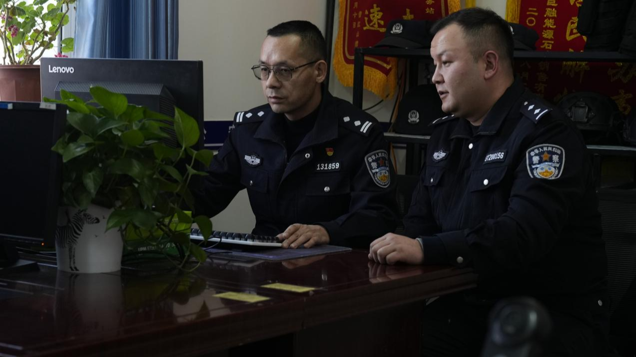 
南京各大医院黄牛代挂号电话票贩子号贩子网上预约挂号,住院检查加快,基层警事：胡杨不语，守护无声