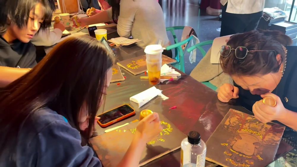 
南京各大医院黄牛代挂号电话票贩子号贩子网上预约挂号,住院检查加快,新华视点｜消费向新 外贸向暖——从多场景看中国经济活力