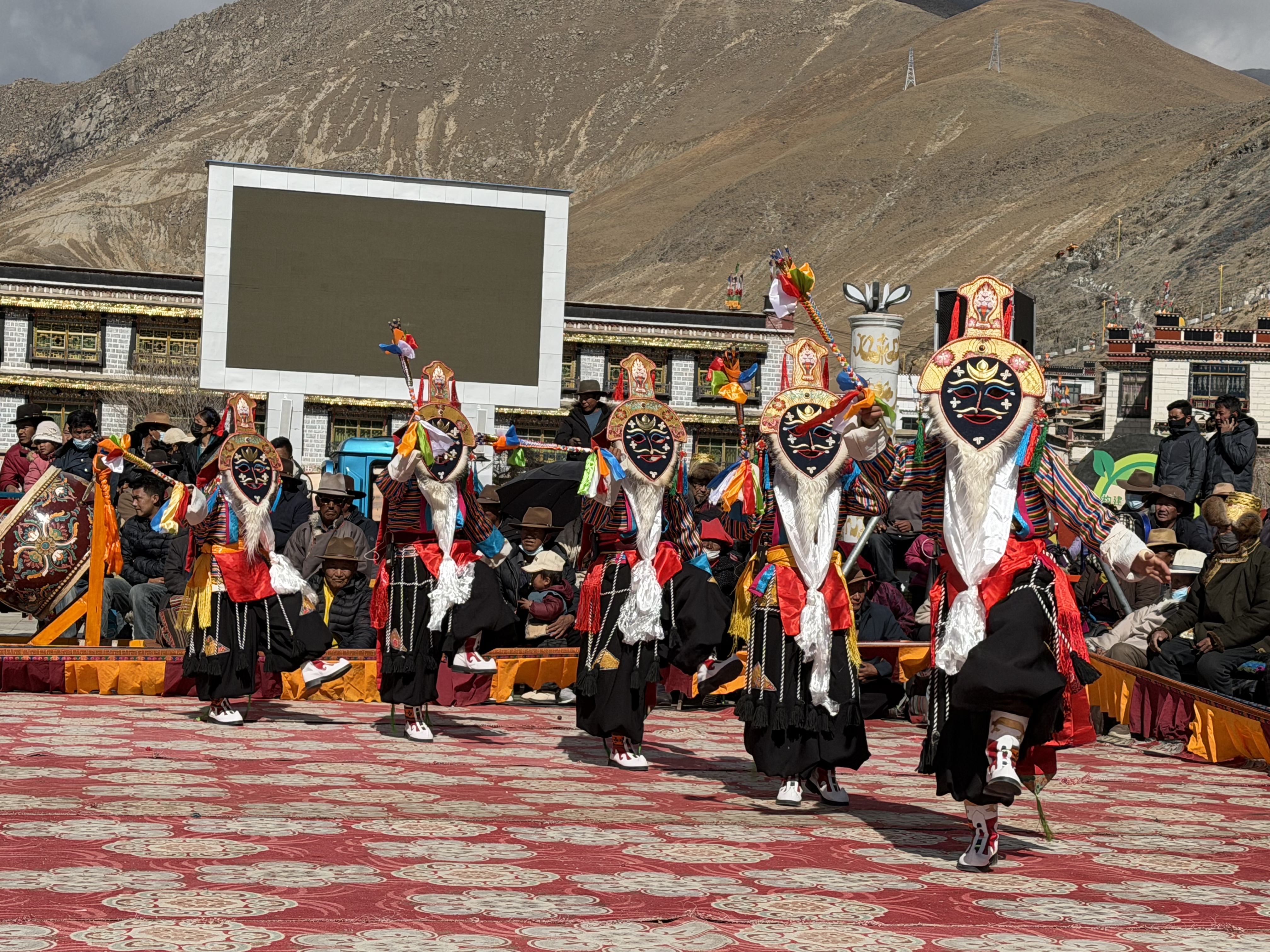 
上海中山医院黄牛代挂号电话票贩子号贩子网上预约挂号,住院检查加快,从“活着”到“火着”：南木林县30支藏戏队的价值蜕变