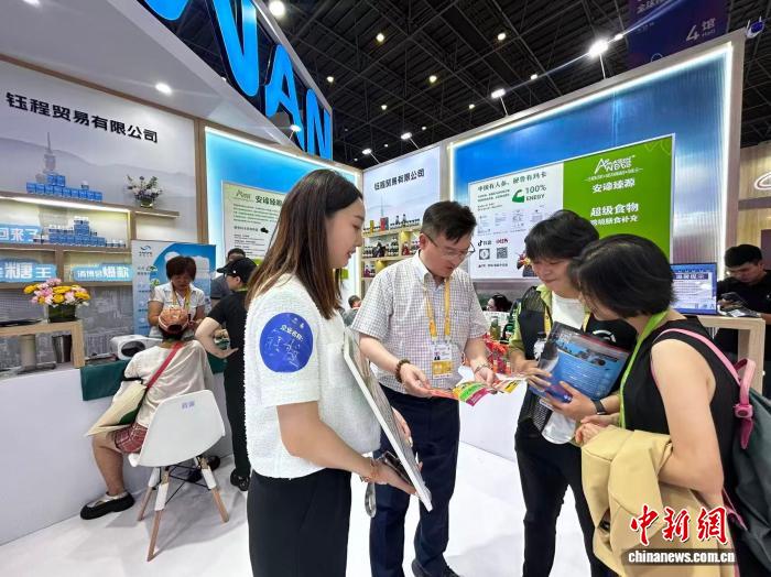 
首都医科大学附属天坛医院黄牛代挂号电话票贩子号贩子网上预约挂号,住院检查加快,消博故事：看准大陆14亿人健康大市场 台商父女跨海逐梦